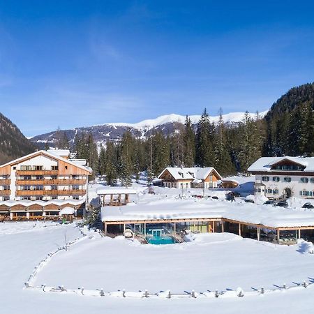 Hotel Dolomitenhof&Chalet Alte Post Sexten Exterior foto
