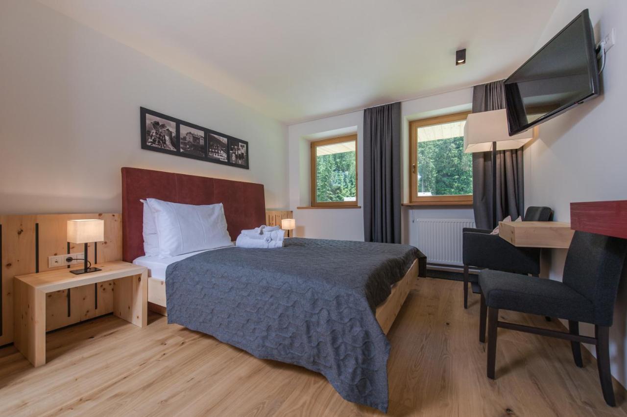 Hotel Dolomitenhof&Chalet Alte Post Sexten Quarto foto
