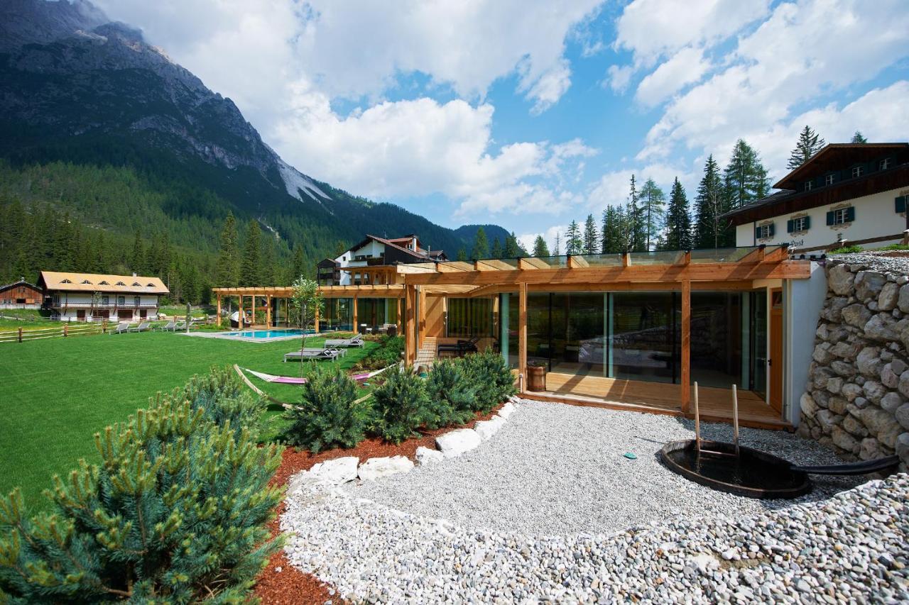Hotel Dolomitenhof&Chalet Alte Post Sexten Exterior foto