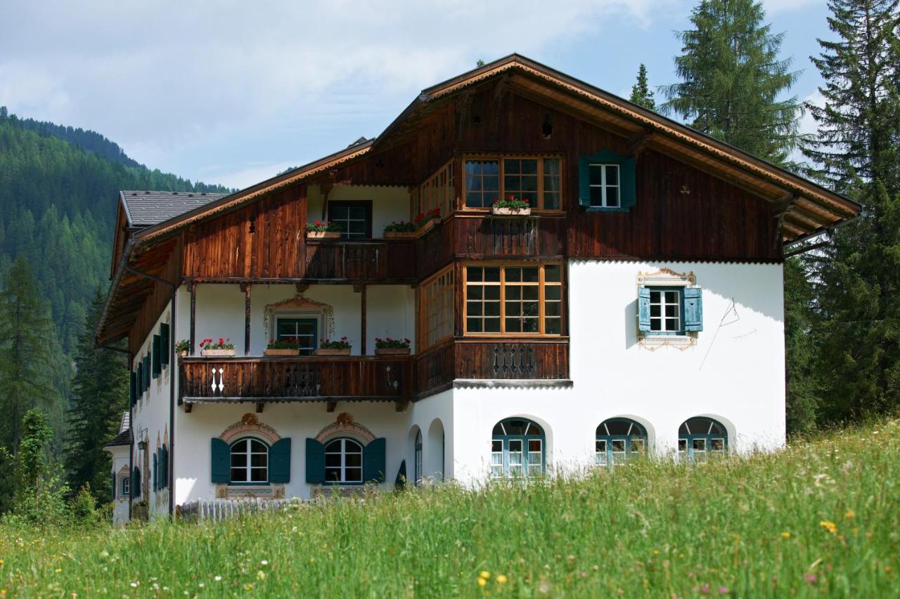Hotel Dolomitenhof&Chalet Alte Post Sexten Exterior foto