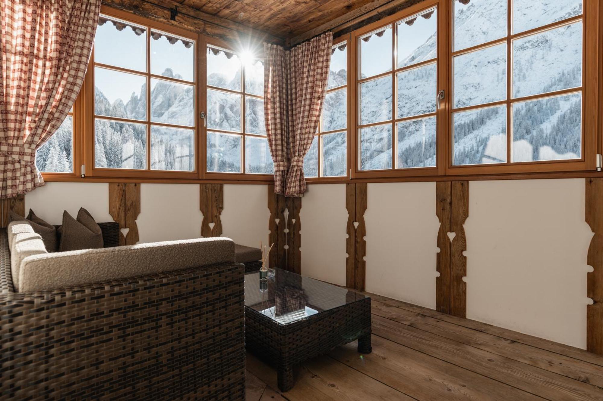 Hotel Dolomitenhof&Chalet Alte Post Sexten Exterior foto