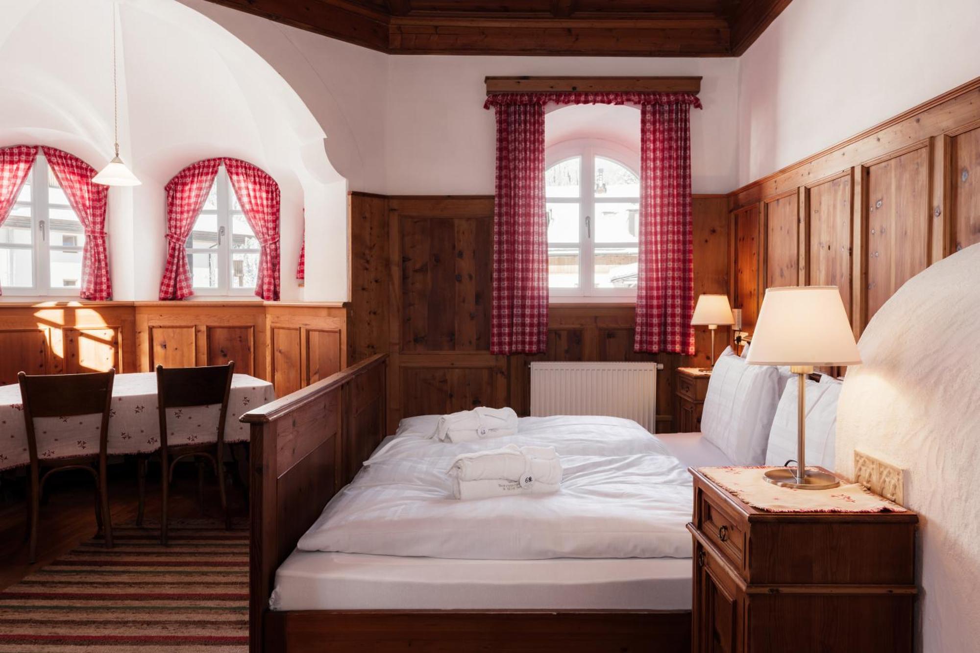 Hotel Dolomitenhof&Chalet Alte Post Sexten Exterior foto