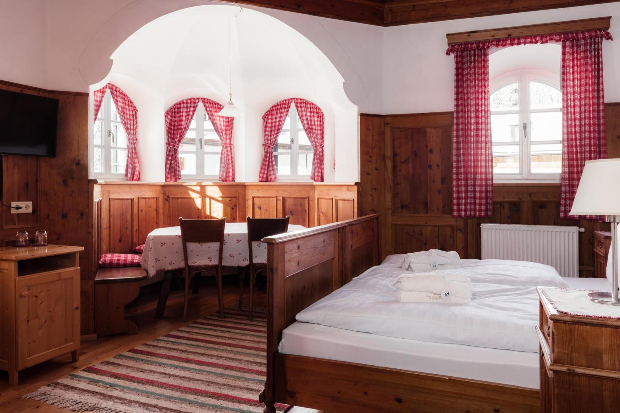 Hotel Dolomitenhof&Chalet Alte Post Sexten Exterior foto