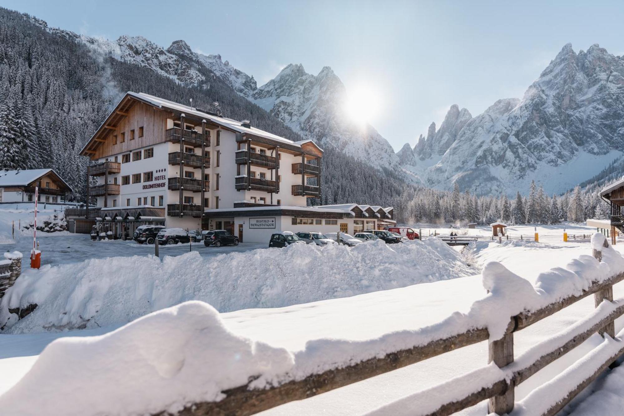 Hotel Dolomitenhof&Chalet Alte Post Sexten Exterior foto