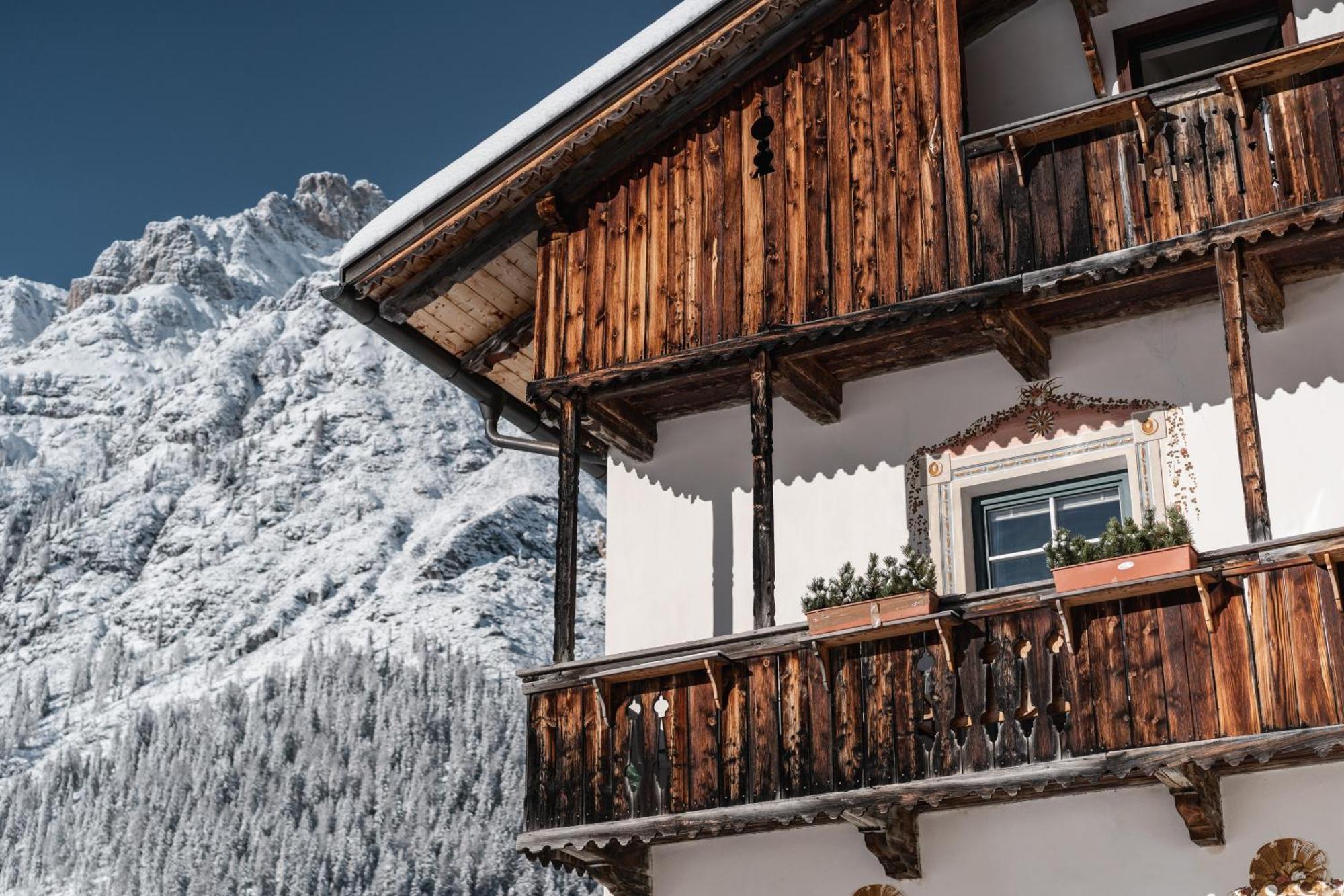 Hotel Dolomitenhof&Chalet Alte Post Sexten Exterior foto
