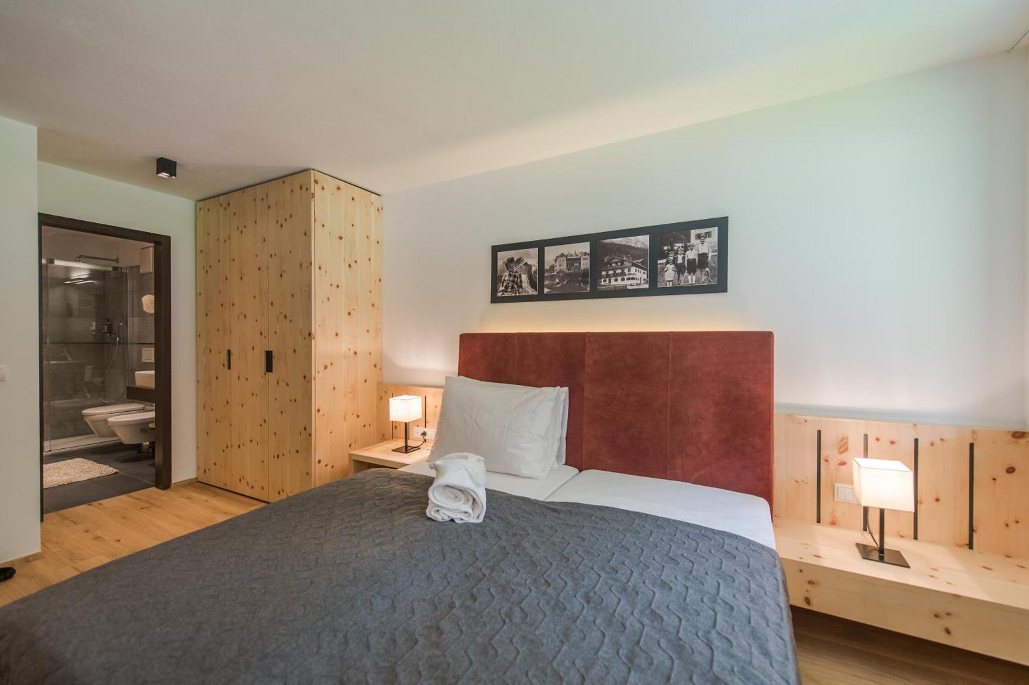 Hotel Dolomitenhof&Chalet Alte Post Sexten Quarto foto